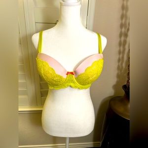Victoria’s Secret Bra light pink with lime laces
